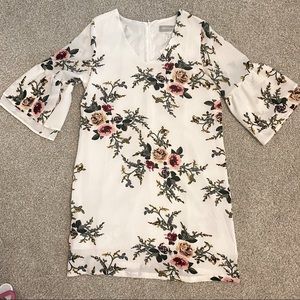 Short floral dress with bell sleeve size medium!